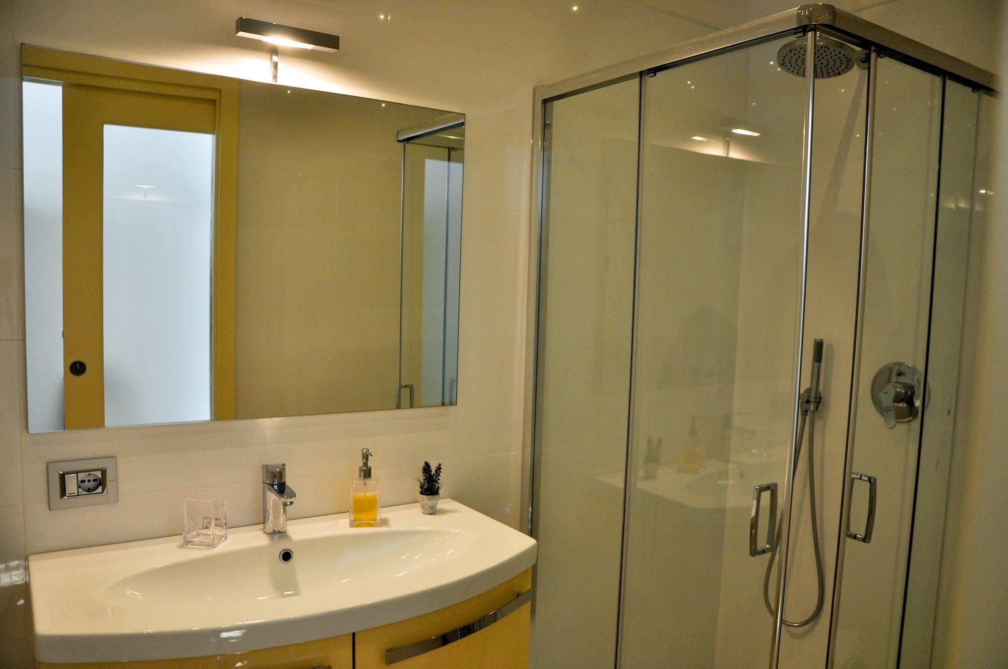 ורונה Piazza Erbe Suites מראה חיצוני תמונה
