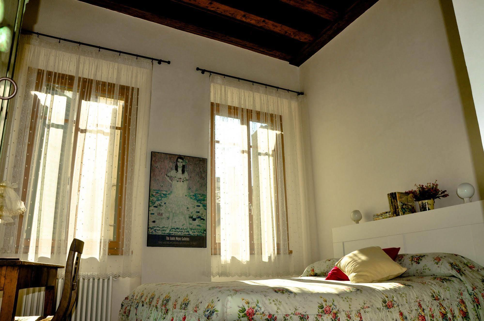 ורונה Piazza Erbe Suites מראה חיצוני תמונה